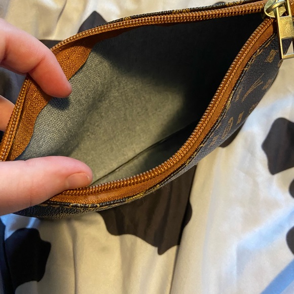 ❤️ LAST CALL ❤️ Wristlet - Picture 3 of 7